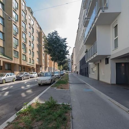 Grosse Terrasse, Klimaanlage Und U-Bahn Naehe Apartment Vienna Luaran gambar
