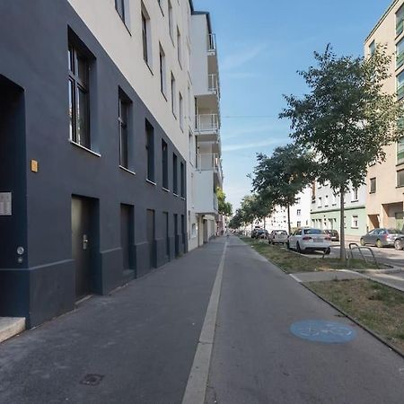 Grosse Terrasse, Klimaanlage Und U-Bahn Naehe Apartment Vienna Luaran gambar