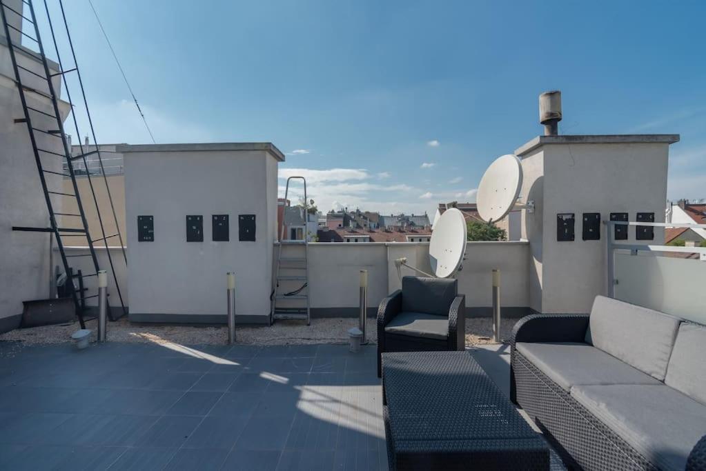 Grosse Terrasse, Klimaanlage Und U-Bahn Naehe Apartment Vienna Luaran gambar
