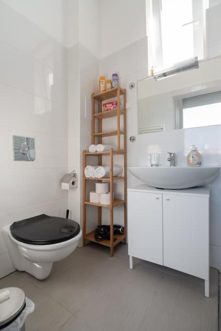 Grosse Terrasse, Klimaanlage Und U-Bahn Naehe Apartment Vienna Luaran gambar