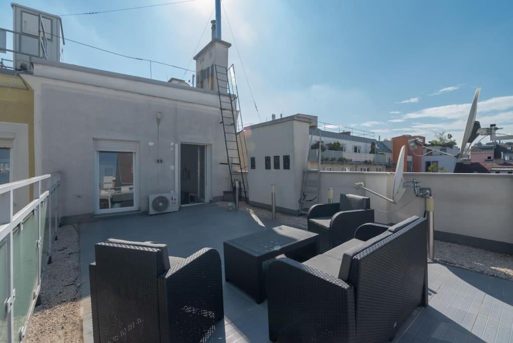 Grosse Terrasse, Klimaanlage Und U-Bahn Naehe Apartment Vienna Luaran gambar