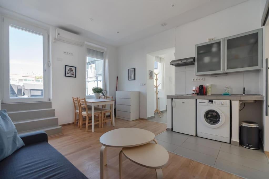 Grosse Terrasse, Klimaanlage Und U-Bahn Naehe Apartment Vienna Luaran gambar