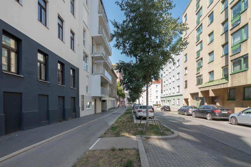 Grosse Terrasse, Klimaanlage Und U-Bahn Naehe Apartment Vienna Luaran gambar