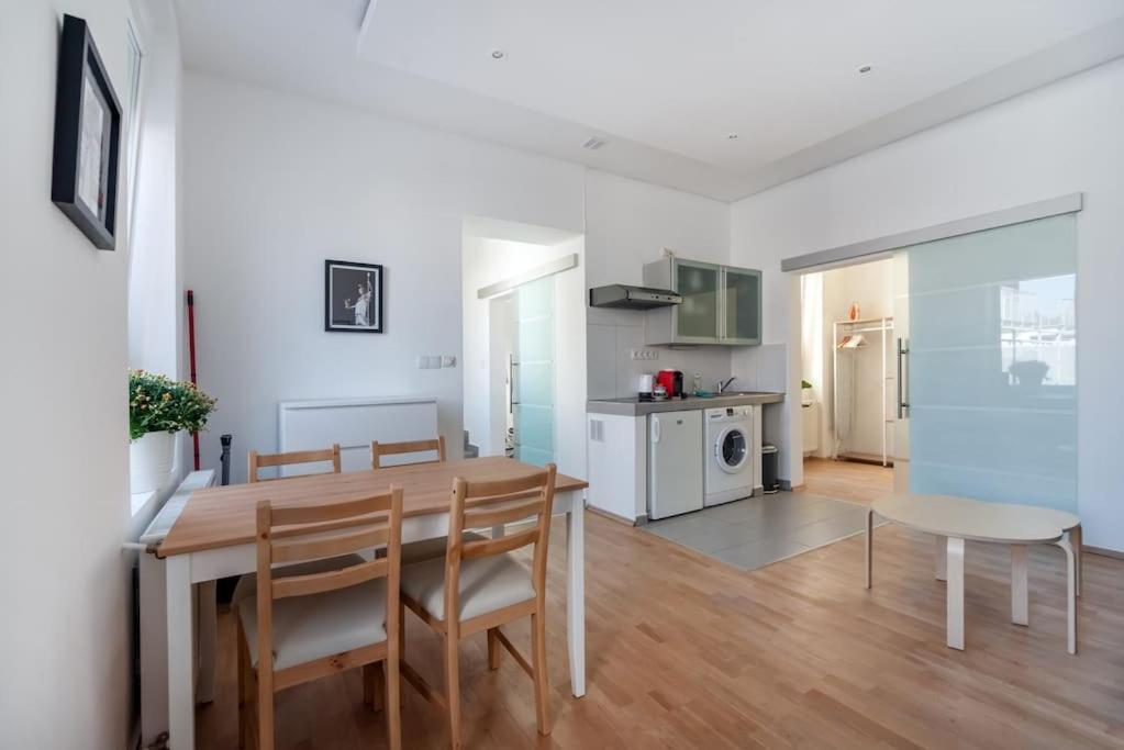 Grosse Terrasse, Klimaanlage Und U-Bahn Naehe Apartment Vienna Luaran gambar