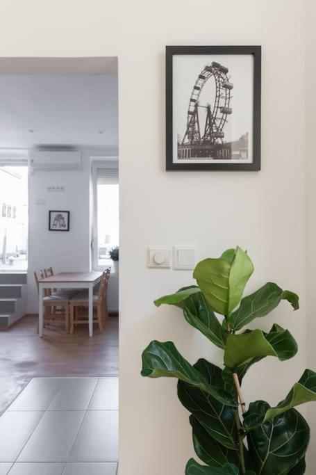 Grosse Terrasse, Klimaanlage Und U-Bahn Naehe Apartment Vienna Luaran gambar