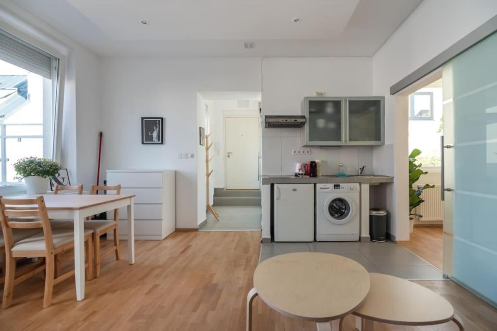 Grosse Terrasse, Klimaanlage Und U-Bahn Naehe Apartment Vienna Luaran gambar
