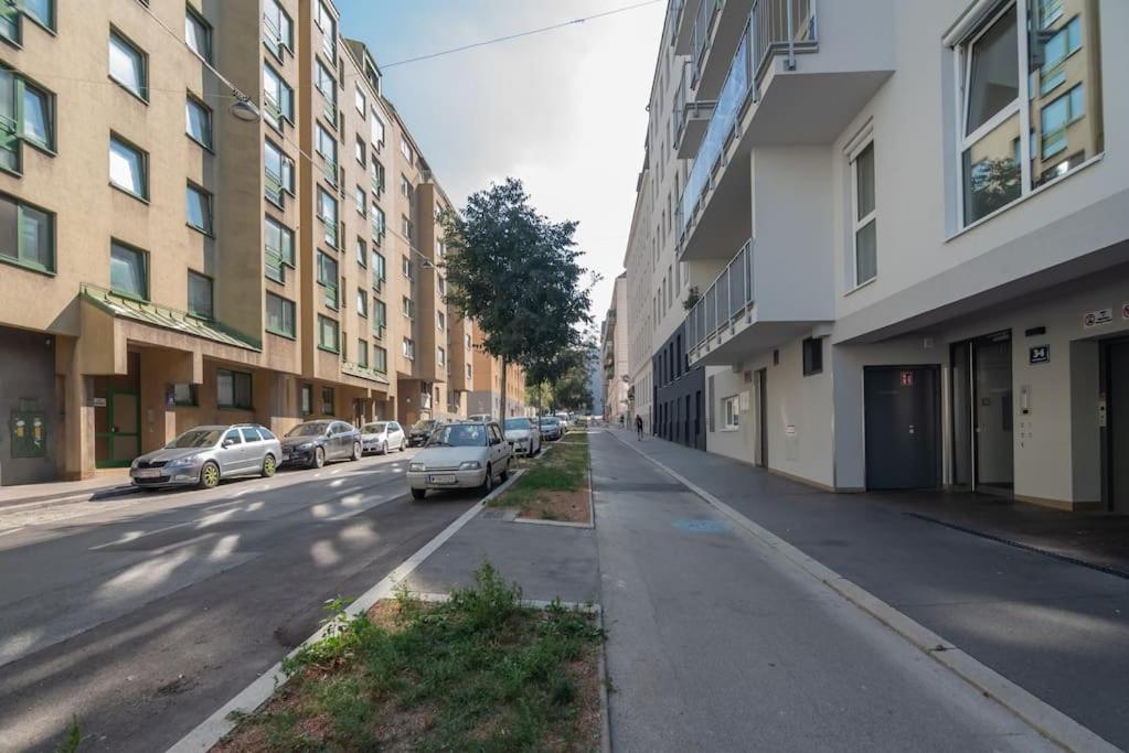 Grosse Terrasse, Klimaanlage Und U-Bahn Naehe Apartment Vienna Luaran gambar
