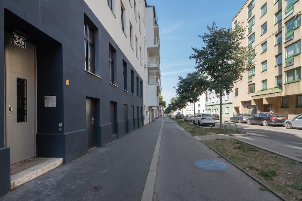 Grosse Terrasse, Klimaanlage Und U-Bahn Naehe Apartment Vienna Luaran gambar