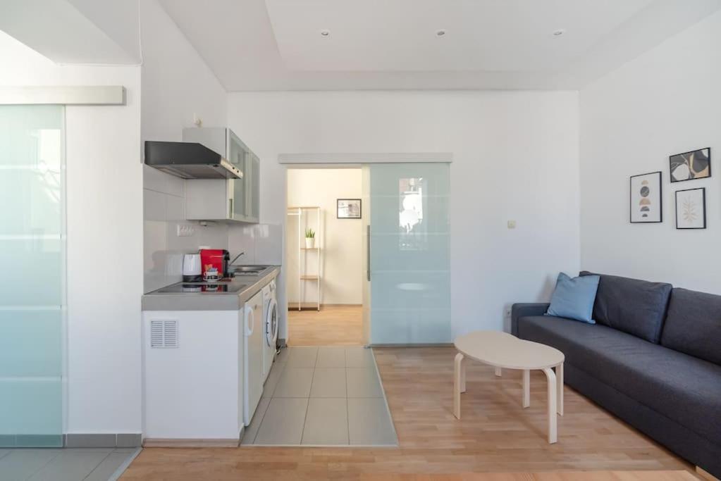 Grosse Terrasse, Klimaanlage Und U-Bahn Naehe Apartment Vienna Luaran gambar