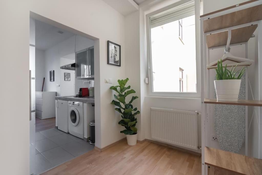 Grosse Terrasse, Klimaanlage Und U-Bahn Naehe Apartment Vienna Luaran gambar