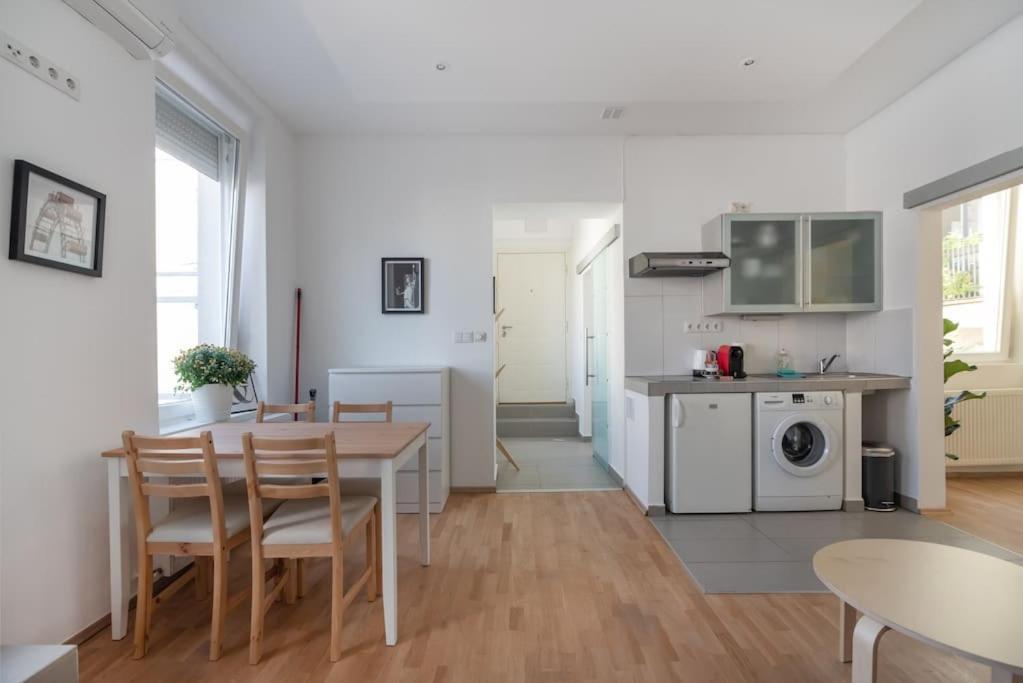 Grosse Terrasse, Klimaanlage Und U-Bahn Naehe Apartment Vienna Luaran gambar